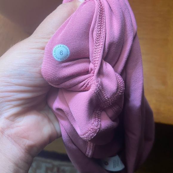 Pink aligns 28 length new with tags size 6 but fits like a 4 - Picture 3 of 3